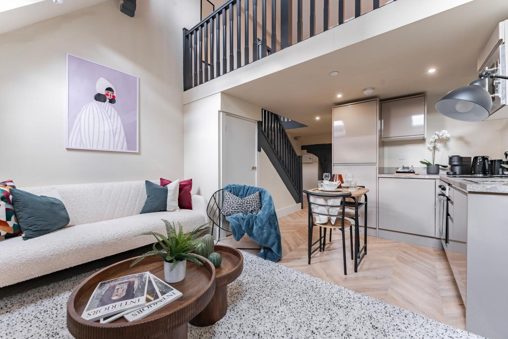 Luxury Tower, Penthouse & Split Level In Centre Apartment
